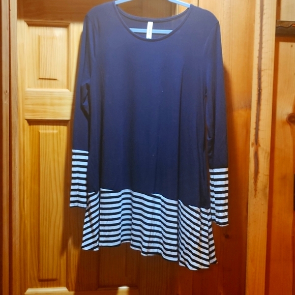 Zenana Outfitters Tops - Tunic Top
